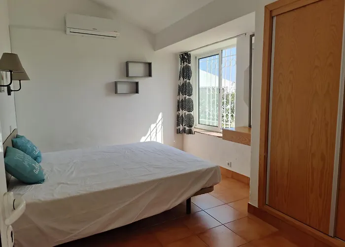 Semesterbostad Casa Do Cedro *