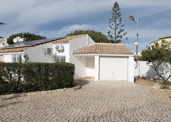 Semesterbostad Casa Do Cedro Albufeira